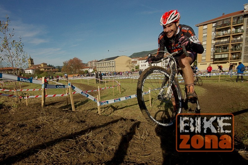 El Campeonato de Euskadi de ciclocross se disputa en Berriz