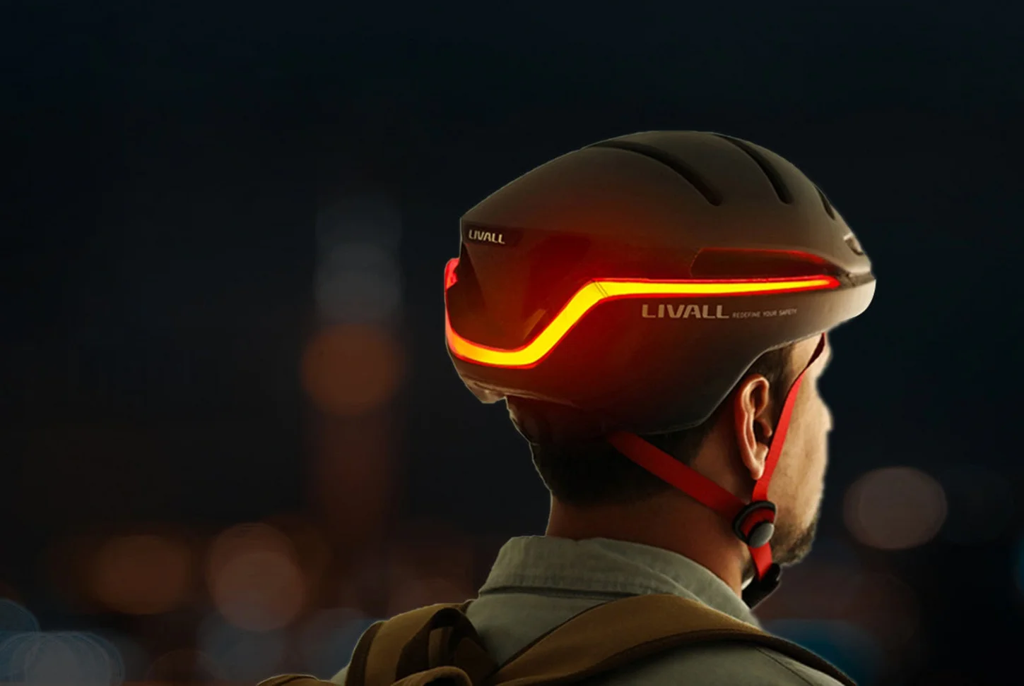 El casco urbano Livall EVO21 activa luces inteligentes y alertas SOS por 129 euros