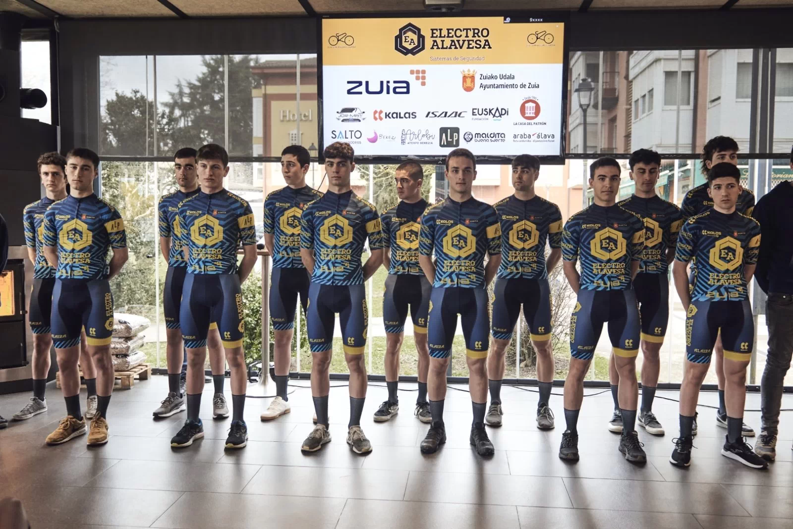 El Club Ciclista Zuyano presenta su equipo amateur junto a la escuela de ciclismo