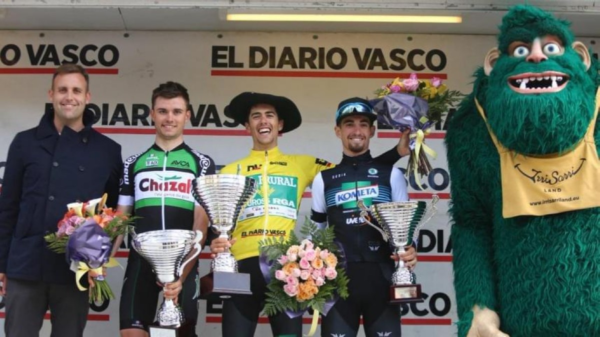 El corredor del Caja Rural-Seguros RGA Carmelo Urbano gana la Bidasoa Itzulia