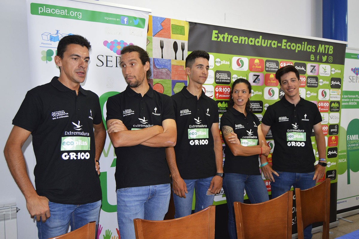 El equipo Extremadura-Ecopilas se presenta en Plasencia