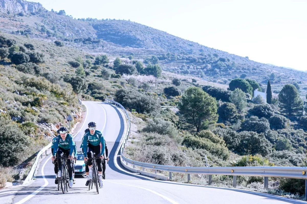 El Equipo Kern Pharma da comienzo a la temporada ciclista 2022 en Valencia