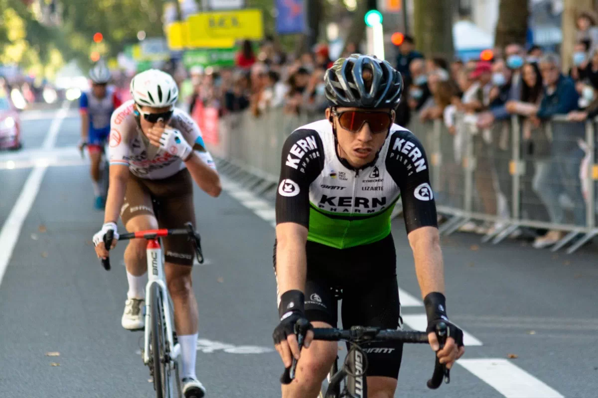 El Equipo Kern Pharma cerró la temporada 2021 en la Paris - Tours