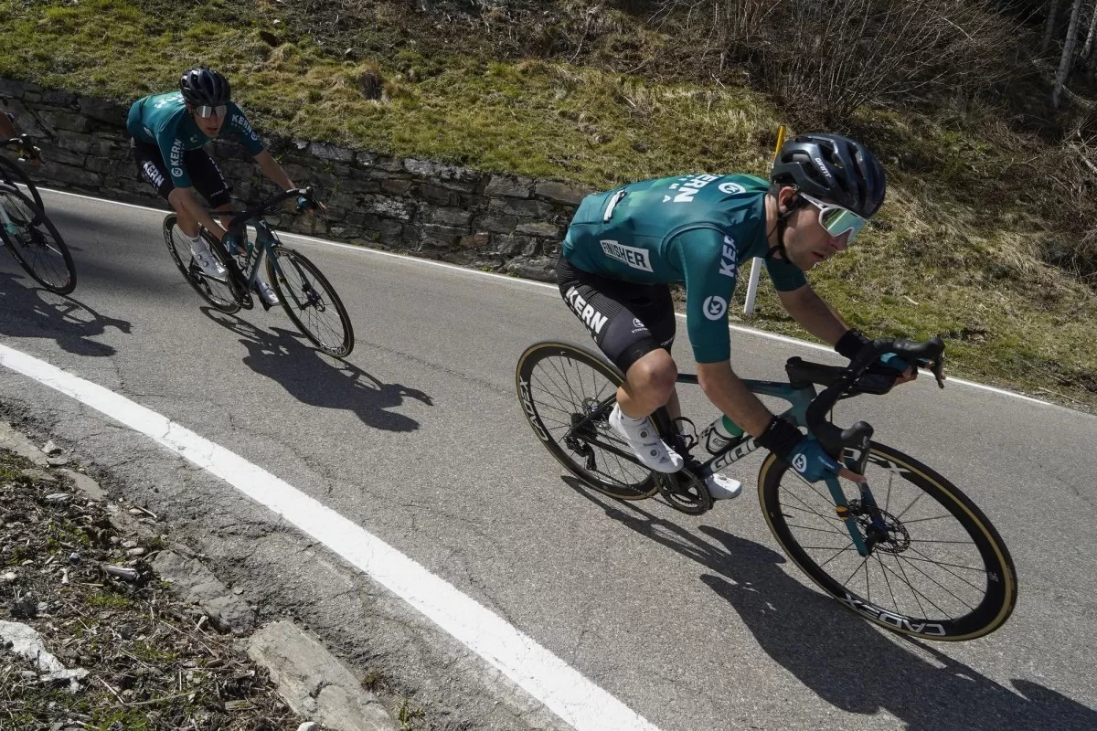 El Equipo Kern Pharma se codea con los mejores en el Tour de los Alpes