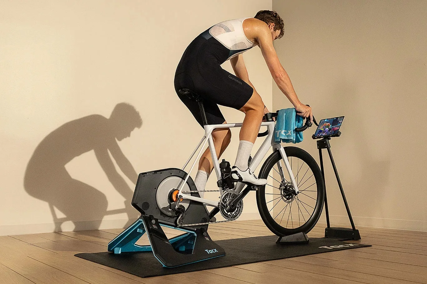 El nuevo rodillo Garmin Tacx NEO 2T Zwift Cog Click elimina los casetes tradicionales