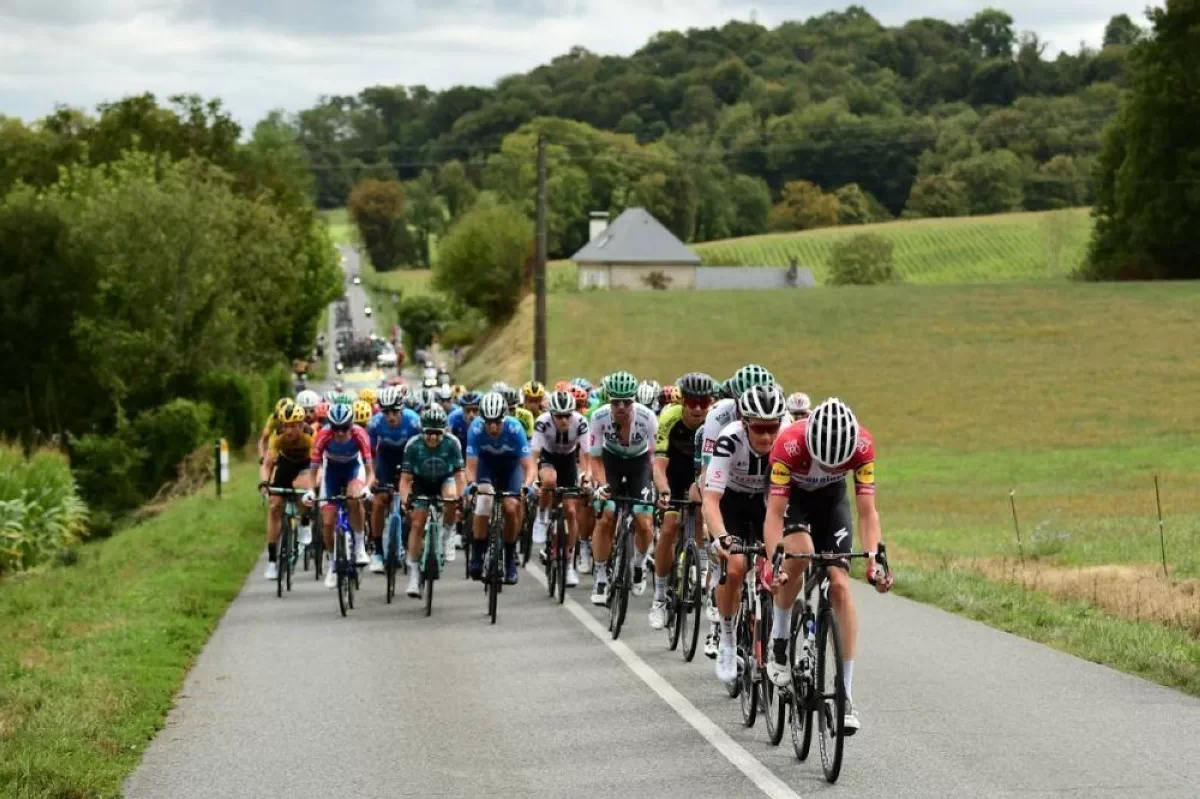 El pelotón del Tour resiste al Coronavirus con cero positivos entre los corredores