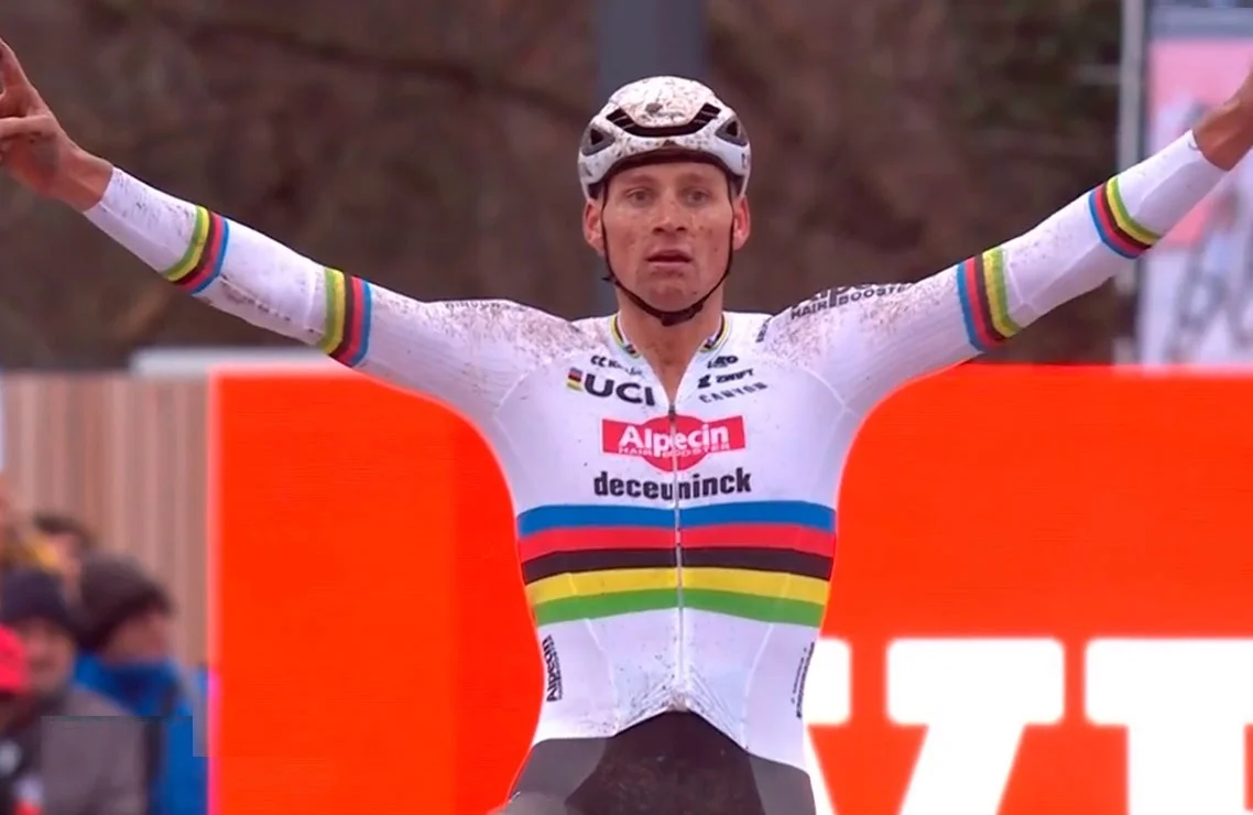 El Rey Vuelve al Barro: Van der Poel Gana con Autoridad en la Copa del Mundo de Namur