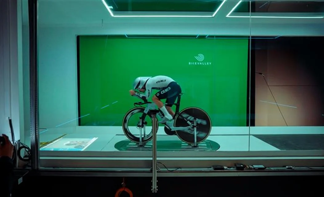 El Secreto del Podio en la Vuelta: Análisis de la Contrarreloj por Equipos de Q36.5 Pro Cycling