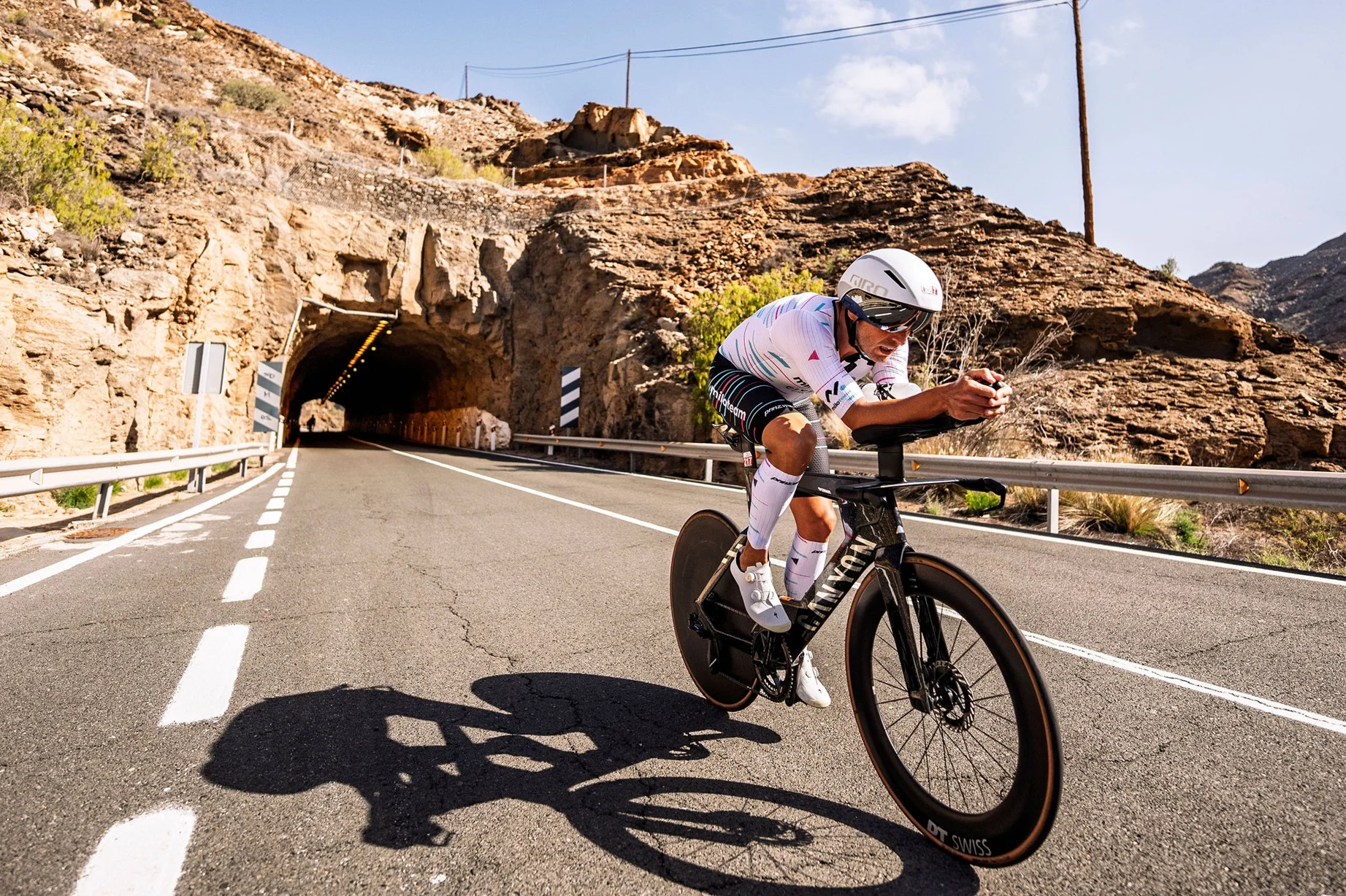 El triatlón de Mogán bate récords y cuelga el cartel de completo para 2026