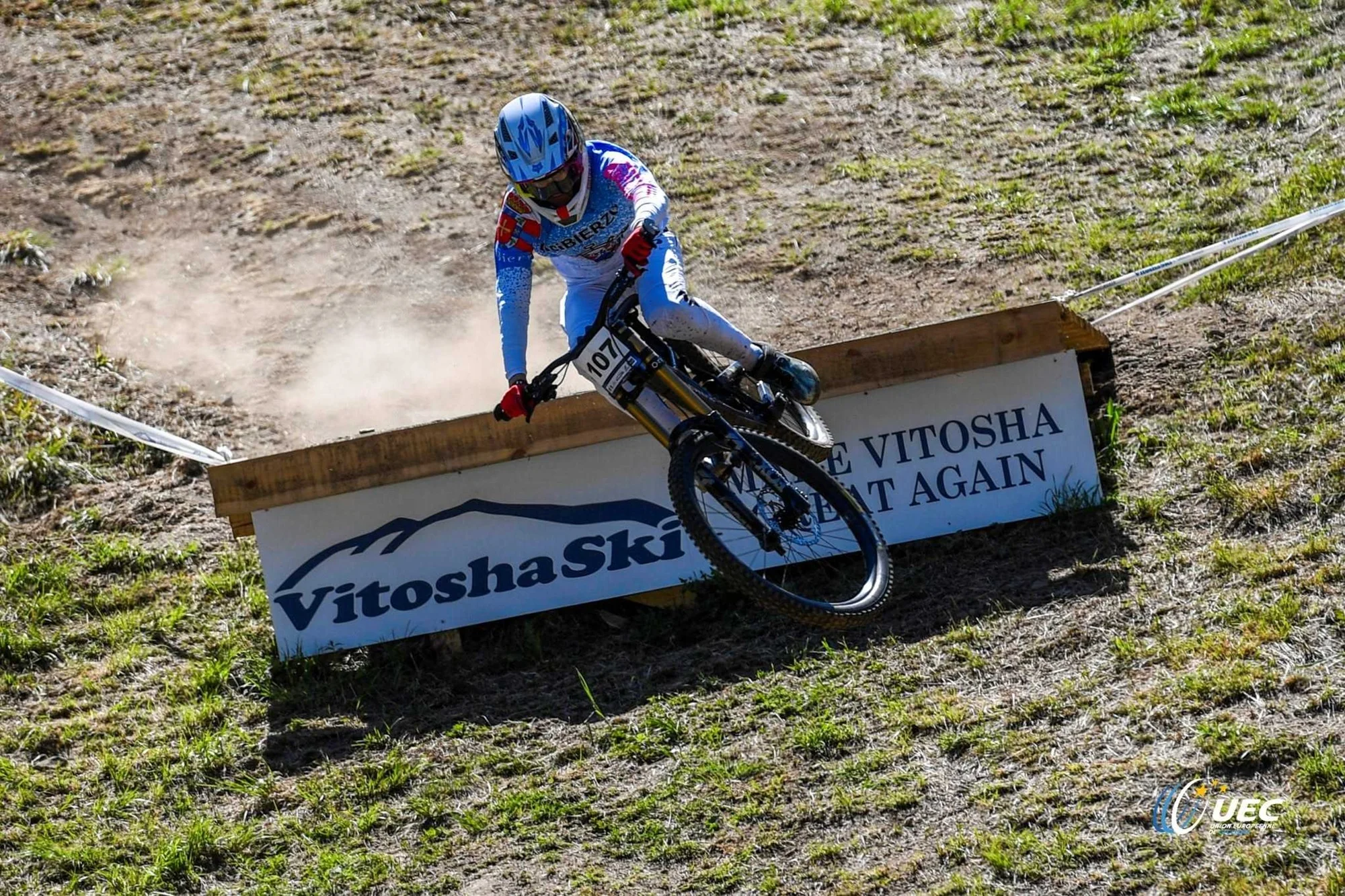Enol Torre reina en el Europeo júnior de Descenso tras una exhibición incontestable en Vitosha