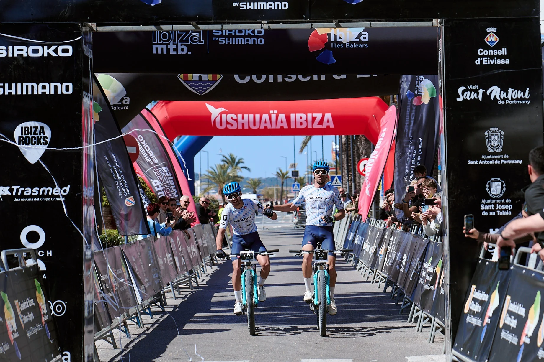 Enrique Morcillo y Alberto Barroso conquistan la primera etapa de la Vuelta a Ibiza MTB en su 25 aniversario
