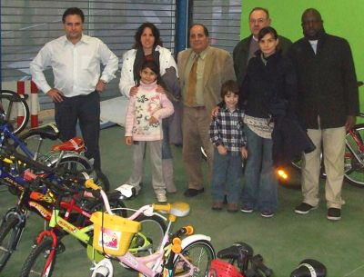 Freebike regala bicicletas a 24 familias afectadas por la crisis económica