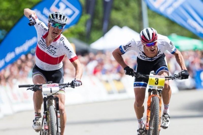 Espectacular sprint final en la Copa del Mundo de MTB