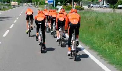 Euskaltel último clasificado en la crono por equipos del Giro