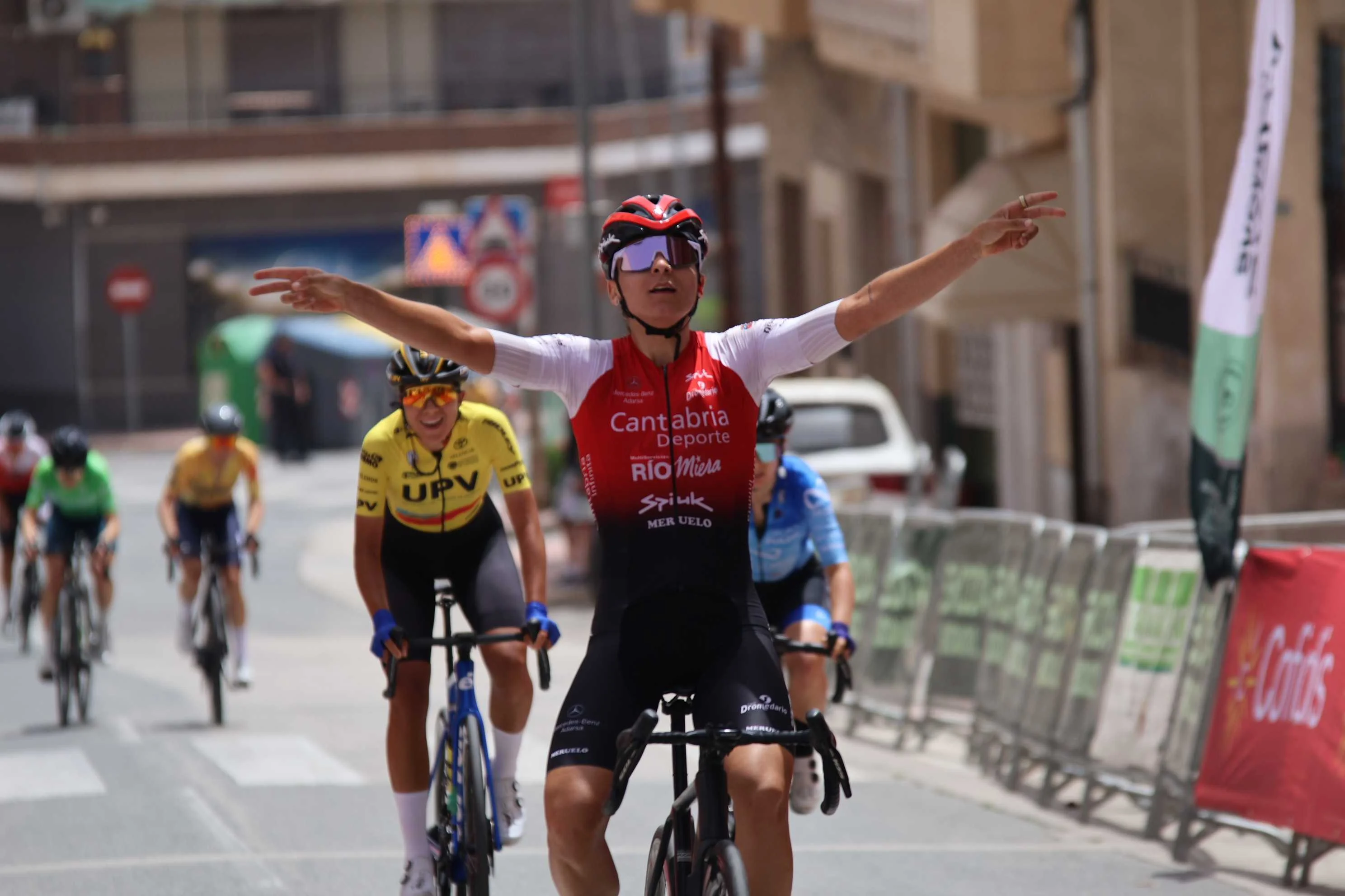 Eva Anguela vence en Abanilla y asalta el liderato de la Copa de España 