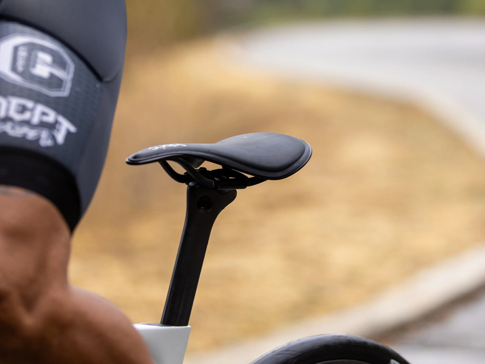 Fabric y Airbus lanzan el sillín ALM HALO de carbono con un superpeso de145 gramos Fabric y Airbus lanzan el sillín ALM HALO de carbono con un superpeso de145 gramos