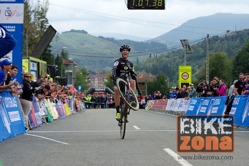 Felipe Orts y Aida Nuño primeros líderes de la Copa de España de Cx