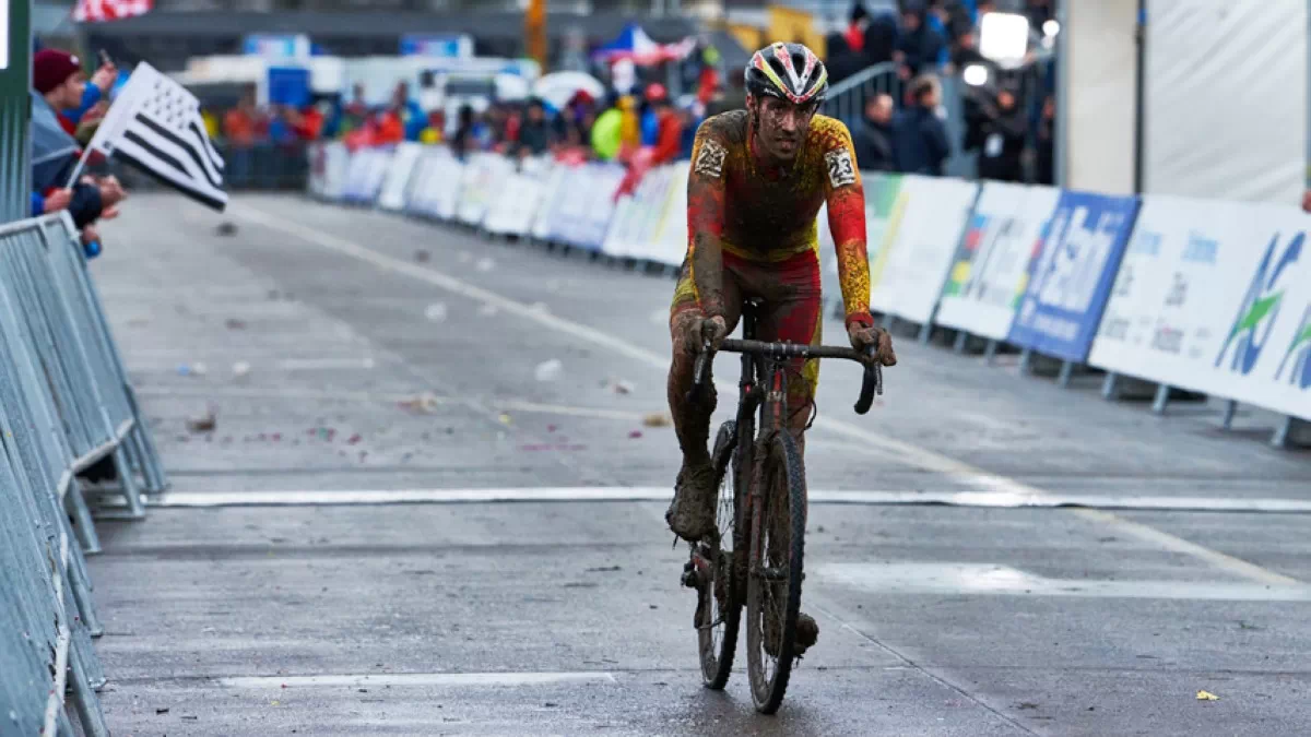 Felipe Orts remonta y logra terminar en el puesto 14 del Mundial de Dübendorf 