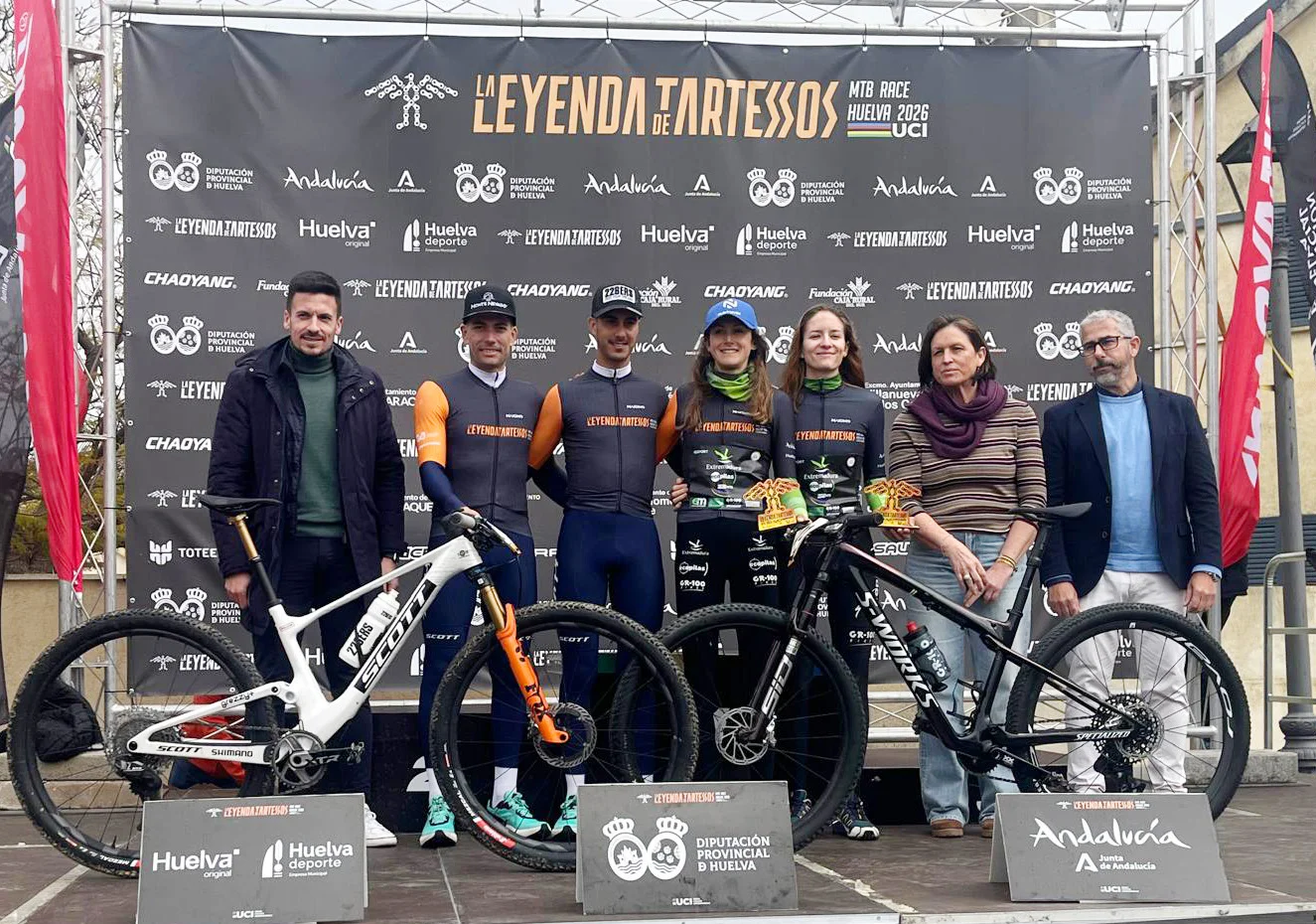 Fischer y Murillo consolidan su liderato en una embarrada segunda etapa de la Leyenda de Tartessos 2026