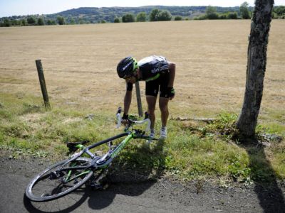 Tour de Francia: El Sky estudia acciones legales por el atropello de Flecha