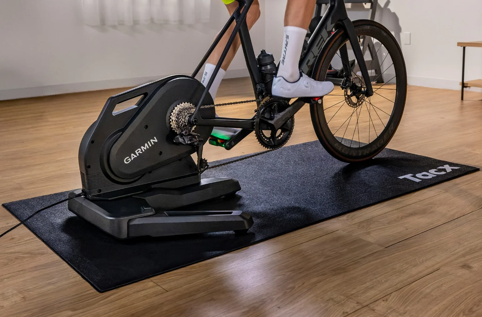 Garmin Tacx Nera análisis completo del nuevo rodillo inteligente inmersivo