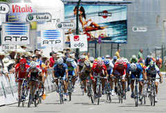 Mikel Gaztañaga se lleva un accidentado sprint en Vigo