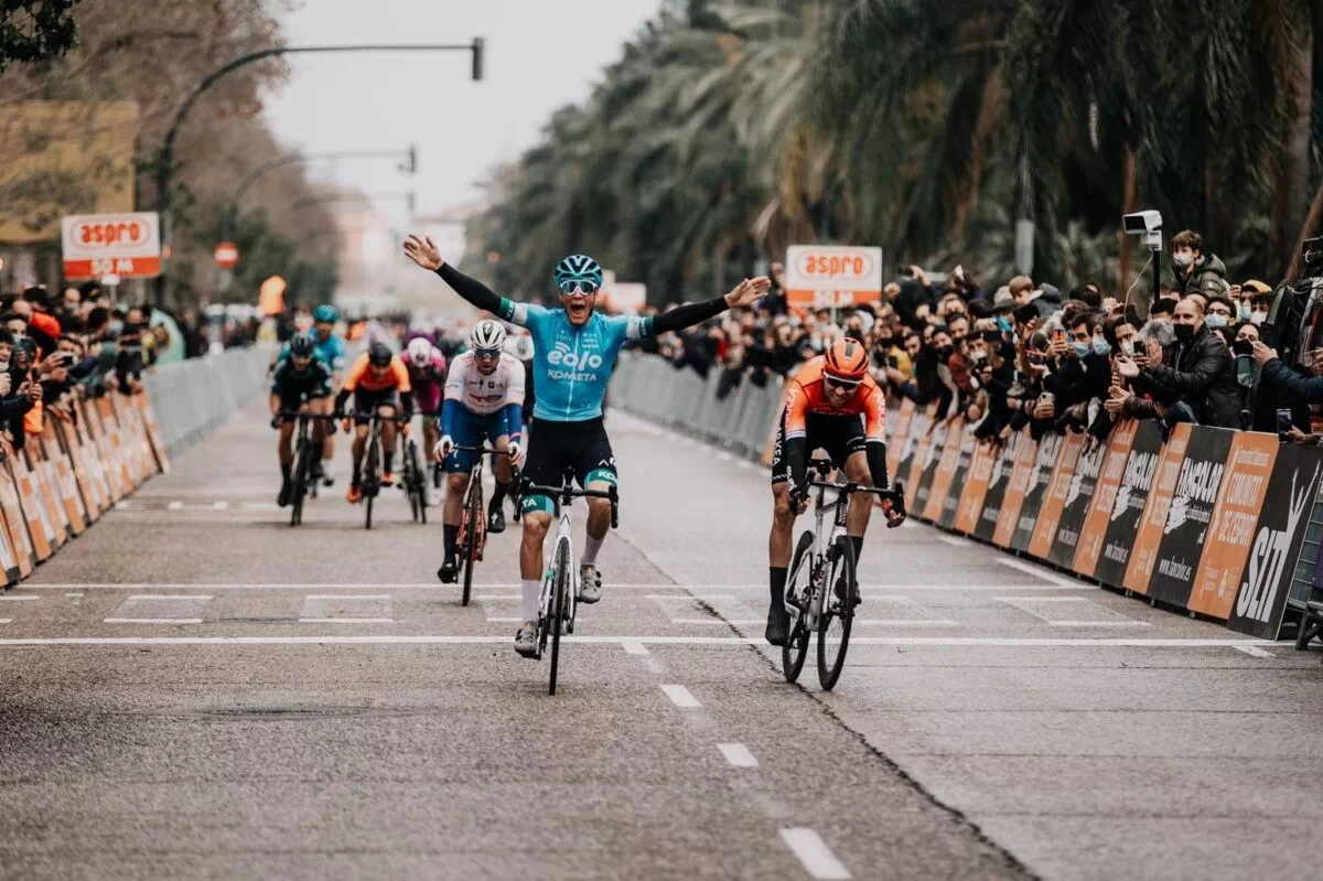 Giovanni Lonardi logra en Valencia la primera victoria para el EOLO Kometa