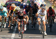 Arvesen bate a Bettini al sprint en la octava del Giro 2007