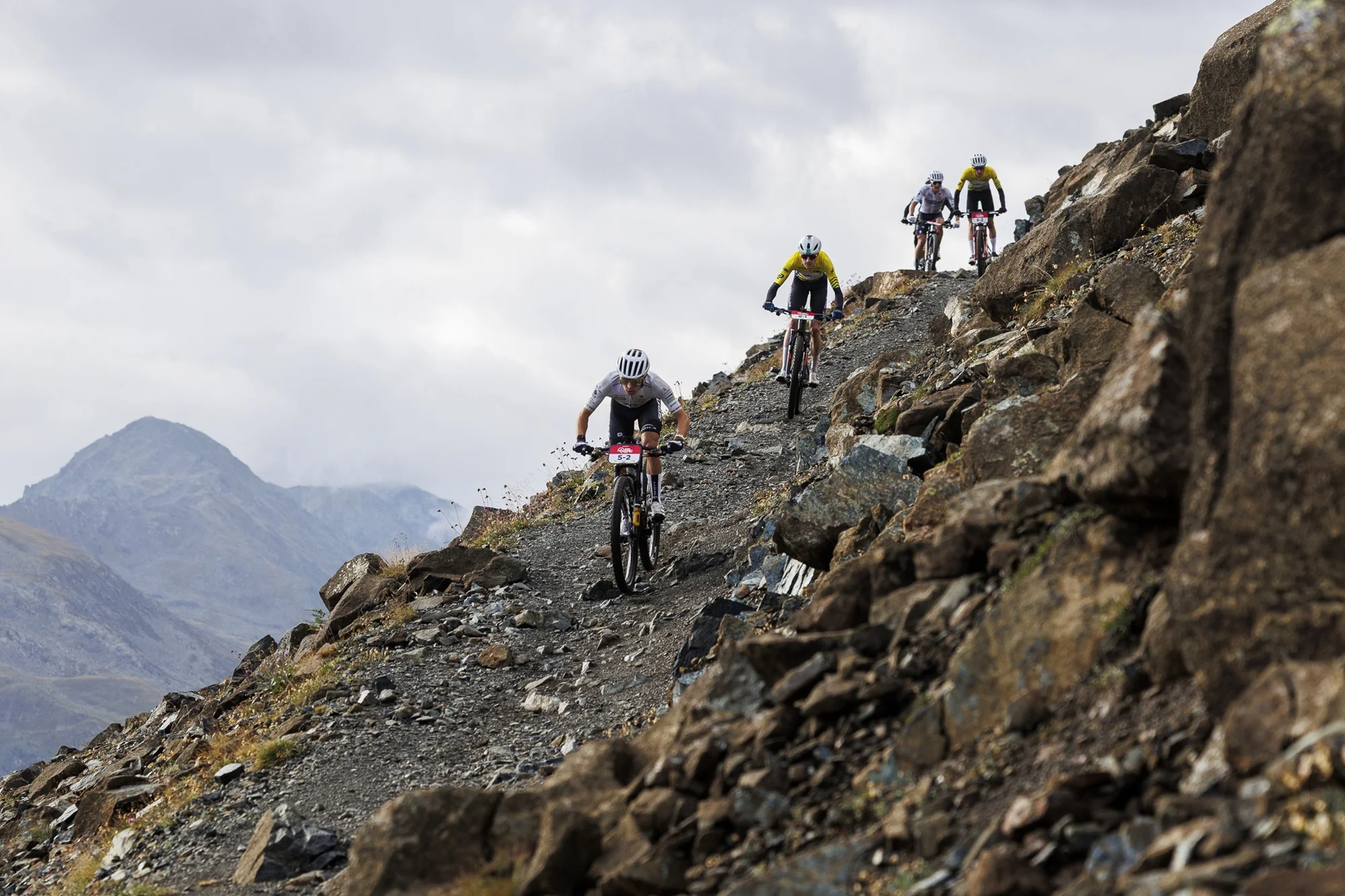 Golpe de mano de SCOTT Racing en la Swiss Epic 2026 tras una exhibición en Davos