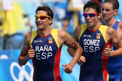 Javier Gómez Noya e Iván Raña camino de Séul