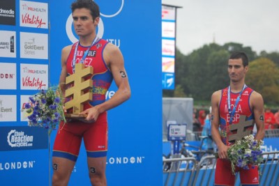 Gómez Noya y Mola reciben la medalla del COE