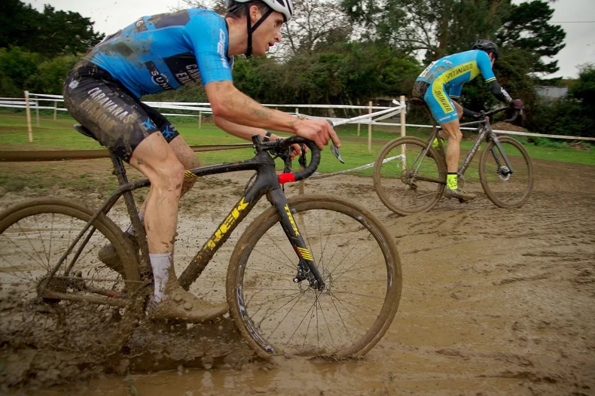 Gonzalo Inguanzo y Paula Suárez ganadores elite en el CX de Trapagaran