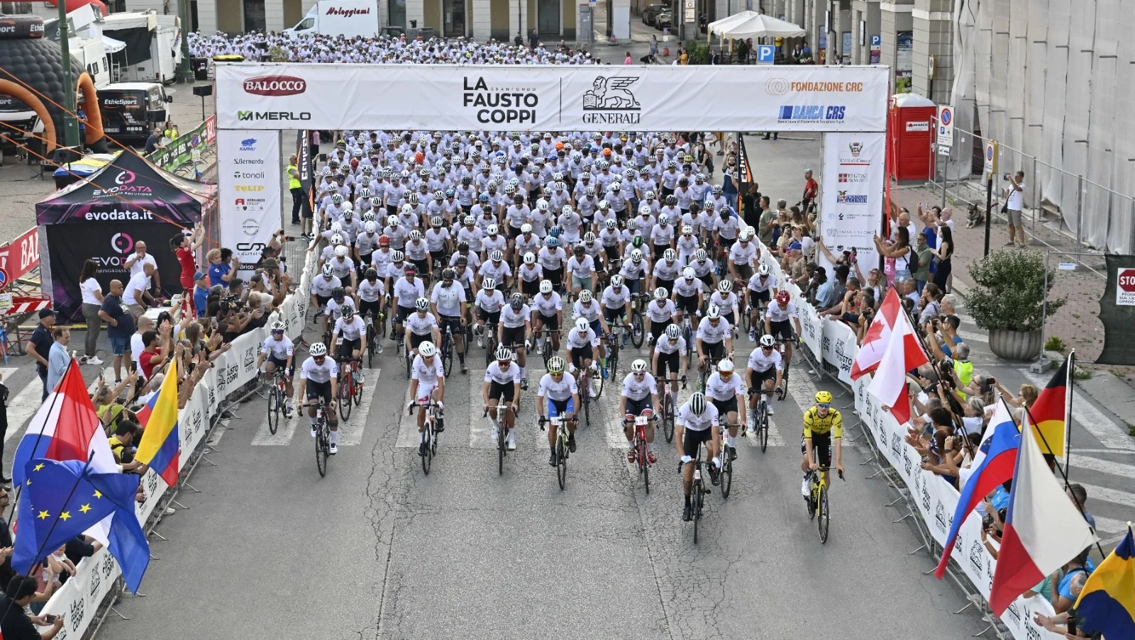 Granfondo La Fausto Coppi 2026 bate récords con miles de ciclistas en Cuneo
