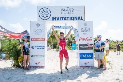 Gómez Noya despide la temporada ganando en las Bahamas