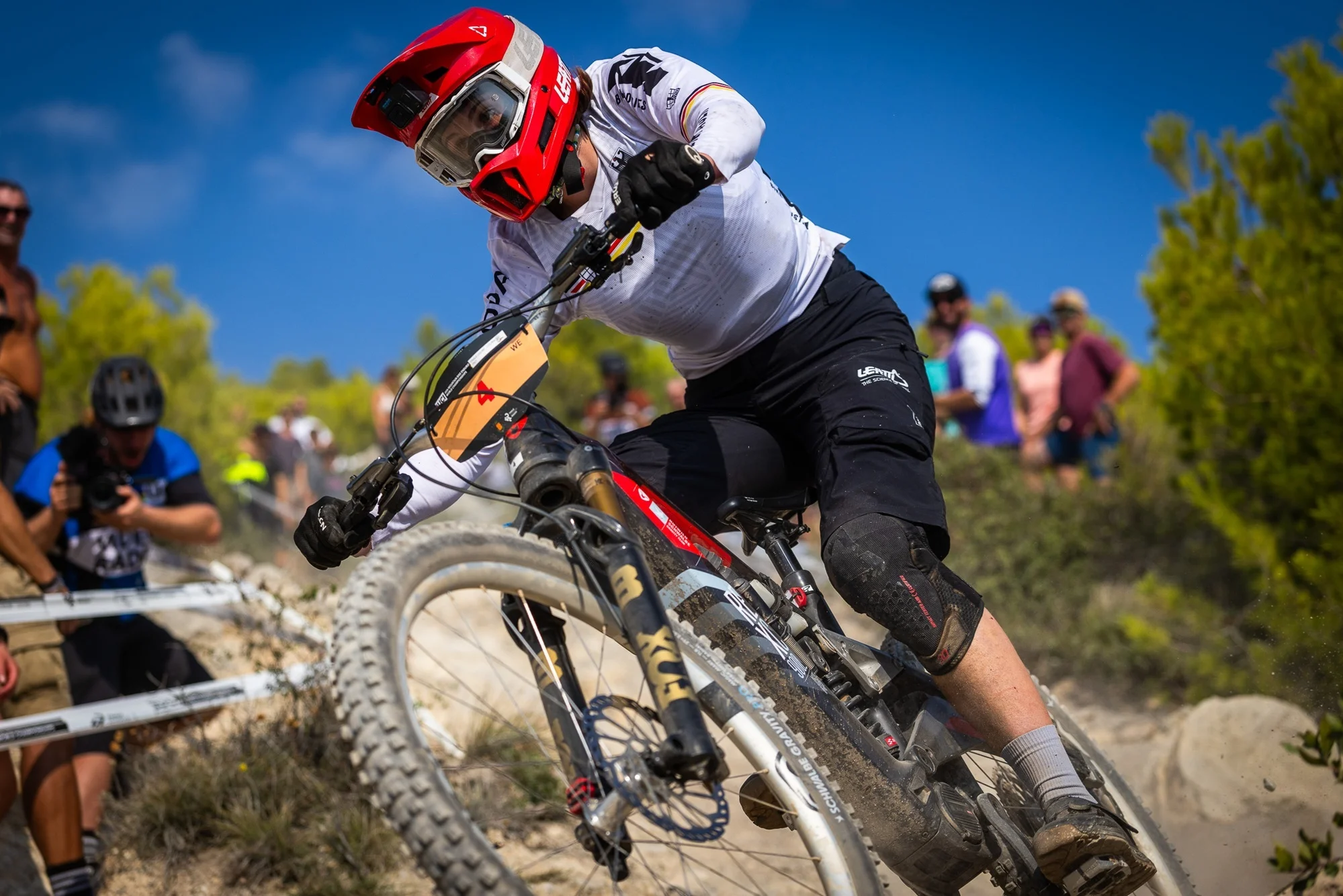 Helen Weber logra el título mundial UCI E-Enduro con la ROTWILD R.EXC