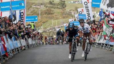 Exhibición de Henao en La Lejana, con victoria de etapa y liderato