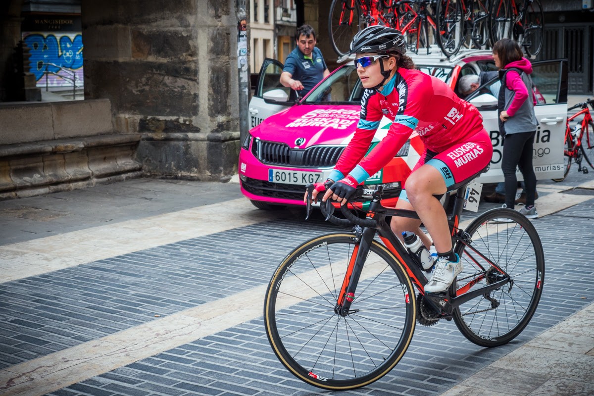 Henrietta Colborne cerca del podio en Isbergues