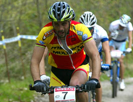 Jose Antonio Hermida con problemas mecánicos 24 en Offenburg