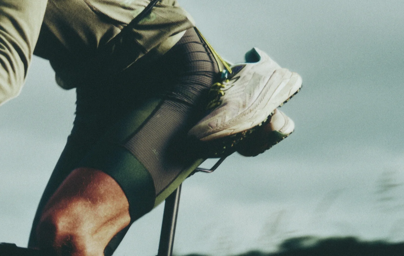 HOKA y MAAP colaboran para unir el running y el ciclismo creando una edición limitada de zapatillas casual