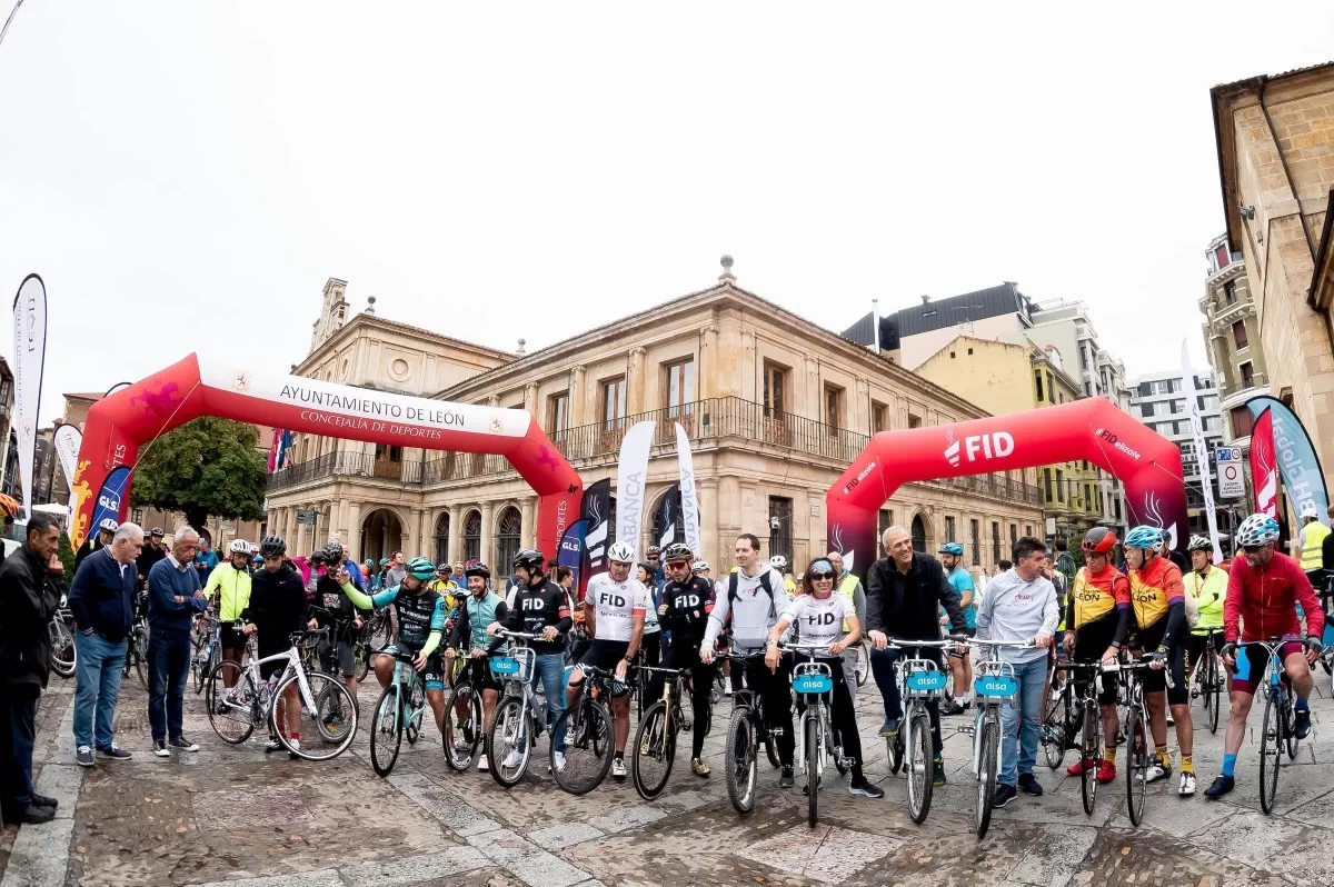 Homenaje inolvidable al ciclismo en la jornada del FID Castilla y León ABANCA 2022