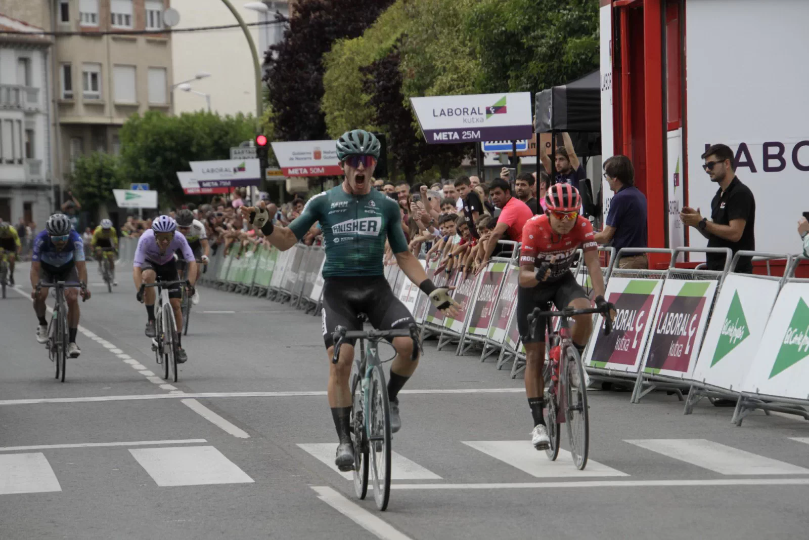 Hugo Aznar logra el triunfo en la etapa inaugural de la Vuelta a Navarra 2023