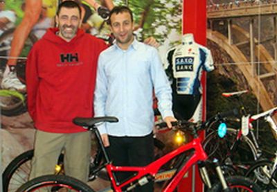 Fran ex del Deportivo de la Coruña con su nueva máquina