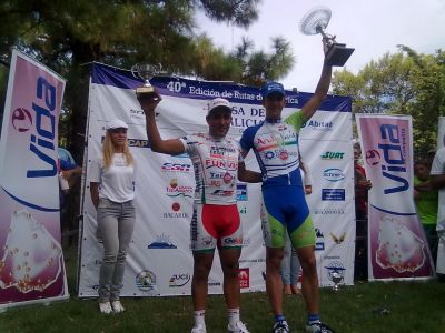 El Andalucía CajaGRANADA logra su primer triunfo