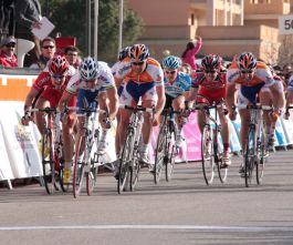 Robbie McEwen supera a Graeme Brown 