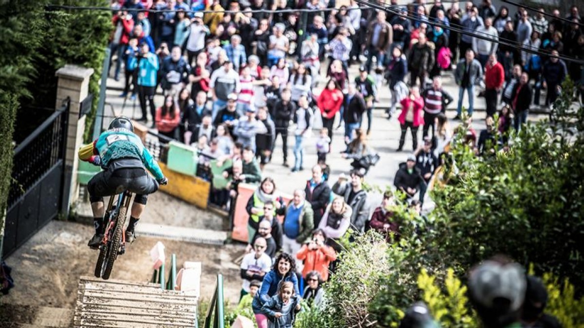 Iraitz Etxebarria y Andrea Farias, ganadores del Bilbao Downhill 2018