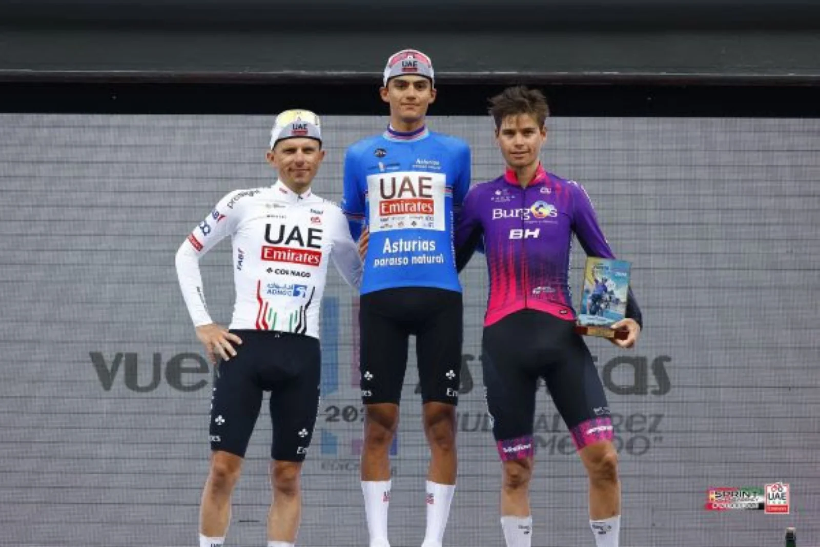 Isaac Del Toro celebra su renovación con UAE Emirates ganando la Vuelta a Asturias