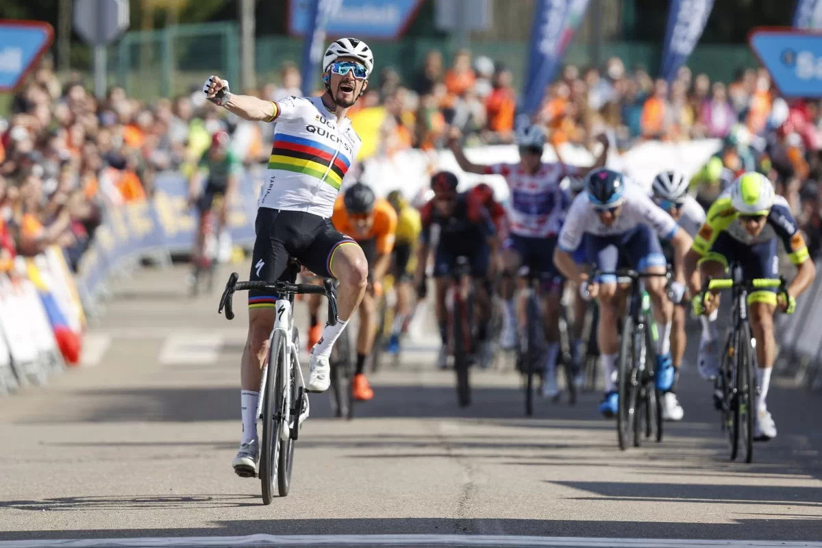 Itzulia 2022: Julian Alaphilippe gana al sprint la segunda etapa con final en Viana