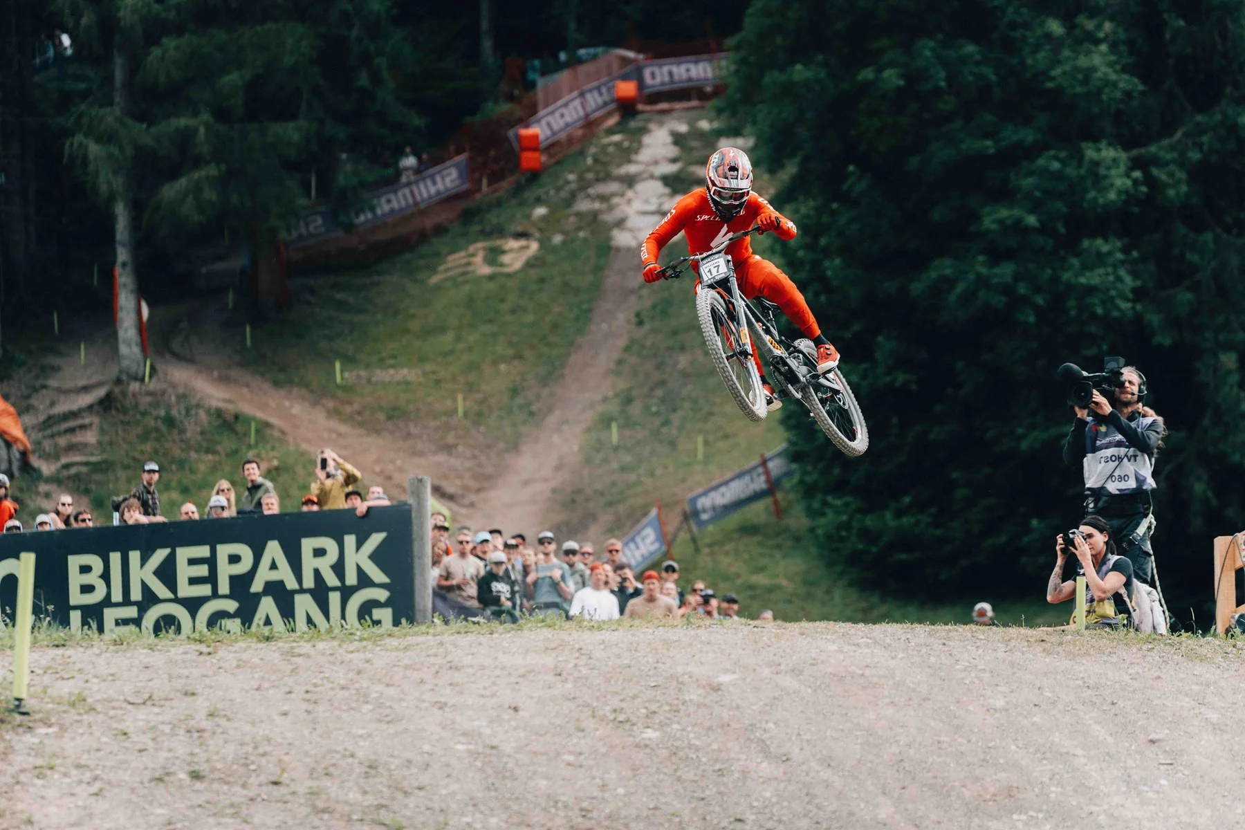 Jackson Goldstone y Vali Holl buscarán la gloria en el épico y renovado trazado de Saalfelden Leogang