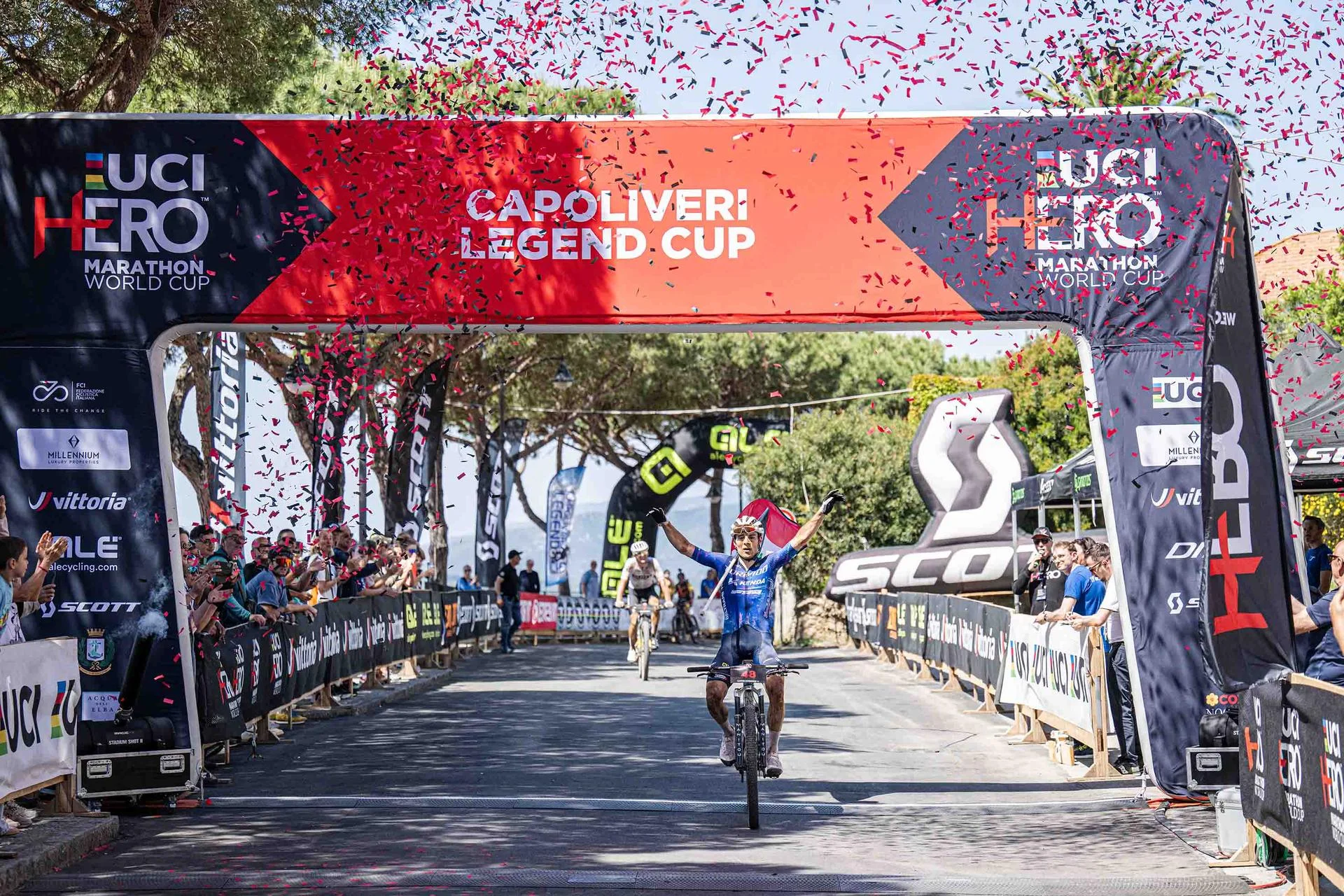 Jakob Dorigoni y Anna Weinbeer conquistan la HERO UCI Marathon World Cup en Capoliveri