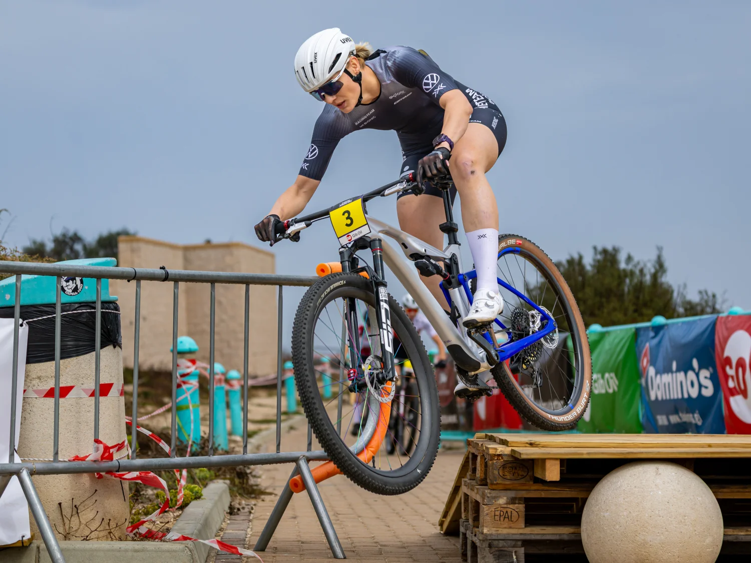 Jakob Klemencic y Marion Fromberger vencen en la gran final del City Mountainbike Eliminator en Gibraltar Jakob Klemencic y Marion Fromberger vencen en la gran final del City Mountainbike Eliminator en Gibraltar